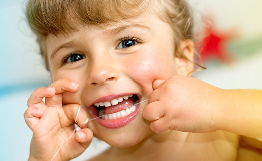 DCA-blog_are-flossing-mouthwash-right-for-kids