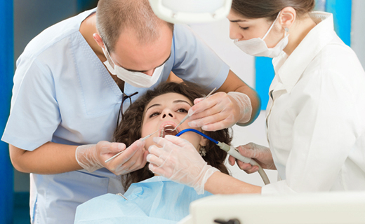 dca-blog_tooth-extraction-female-patient